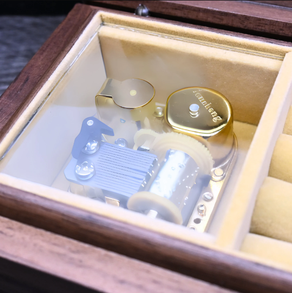 Load image into Gallery viewer, Classic Music Box Modern Luxury Finish Jewelry Box Acrylic Photo Frame Music Box Automatic Wind-Up Wooden You are my Sunshine 18-Note
