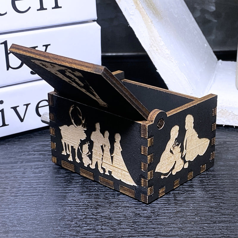 Load image into Gallery viewer, The film&#39;s captivating storyline, combined with the unforgettable song &quot;Let It Go,&quot; never fails to leave a lasting impression on anyone who watches. A delightful music box is available, allowing you to relive the magic wherever you go!
