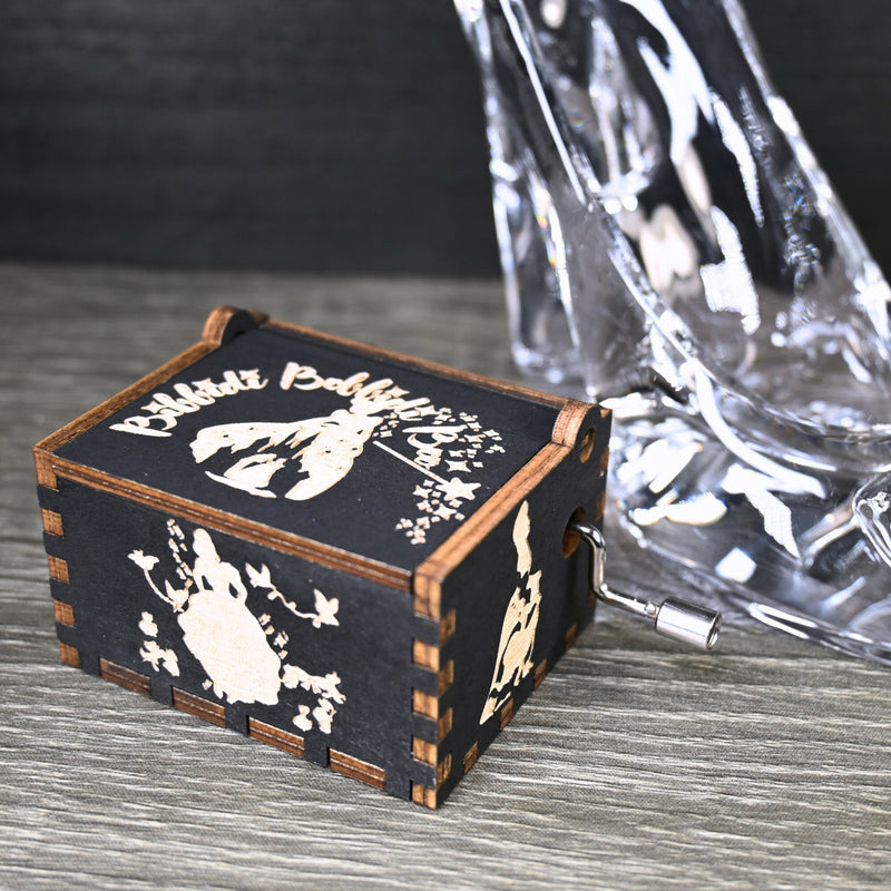 Load image into Gallery viewer, Experience the enchanting world of Cinderella with a music box that captures the tale in all its glory. As you turn the key, the sweet melody fills the air. This music box is a delightful treat for yourself or a loved one.
