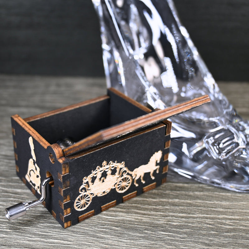 Load image into Gallery viewer, Experience the enchanting world of Cinderella with a music box that captures the tale in all its glory. As you turn the key, the sweet melody fills the air. This music box is a delightful treat for yourself or a loved one.
