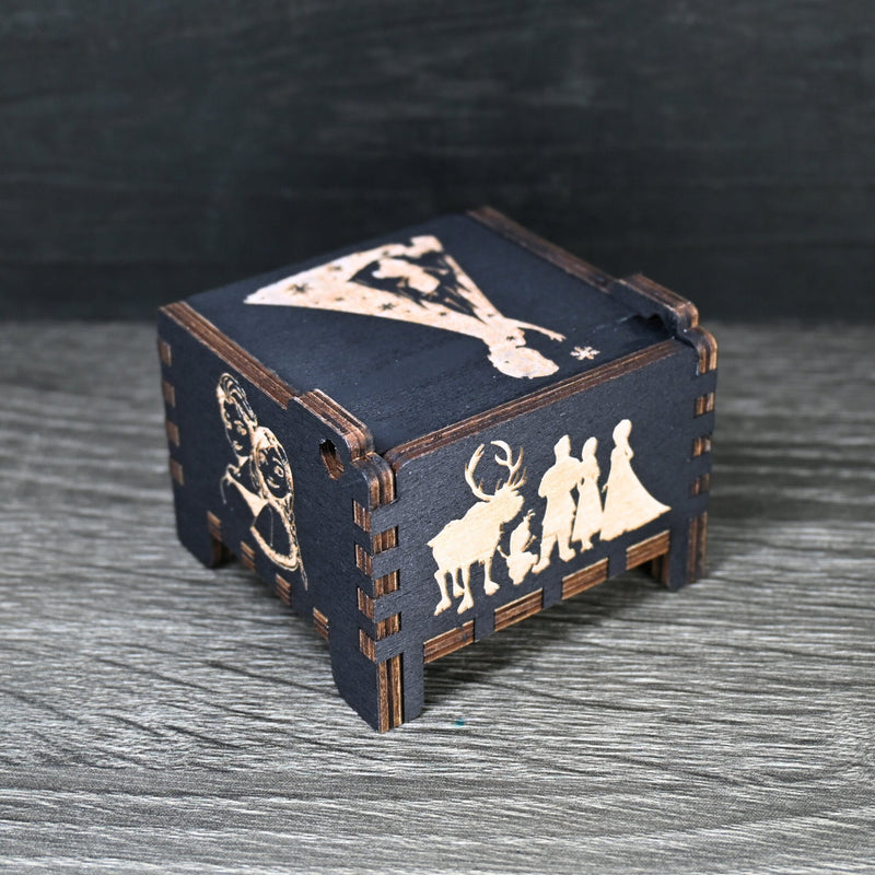 Load image into Gallery viewer, The box&#39;s charming design and ethereal melody make it the perfect keepsake for any Frozen enthusiast.
