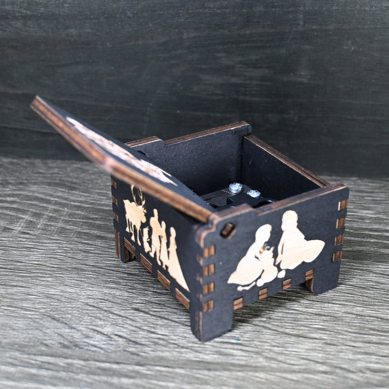 Load image into Gallery viewer, The box&#39;s charming design and ethereal melody make it the perfect keepsake for any Frozen enthusiast.
