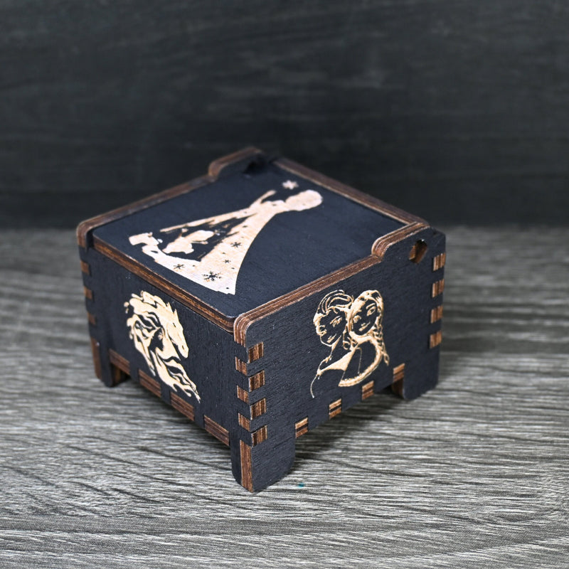 Load image into Gallery viewer, The box&#39;s charming design and ethereal melody make it the perfect keepsake for any Frozen enthusiast.
