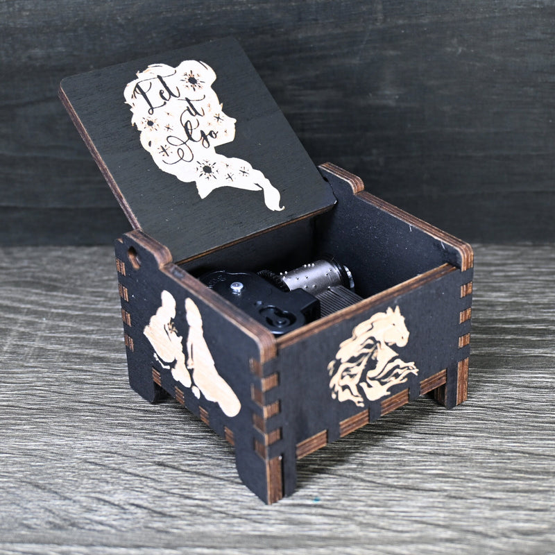 Load image into Gallery viewer, The box&#39;s charming design and ethereal melody make it the perfect keepsake for any Frozen enthusiast.
