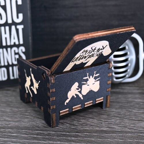 Load image into Gallery viewer, Queen Music Box Bohemian Rhapsody Wind-Up Automatic Wood Rock Bands Mother Father&#39;s Day Gift Handmade Unique Keepsake Birthday Anniversary
