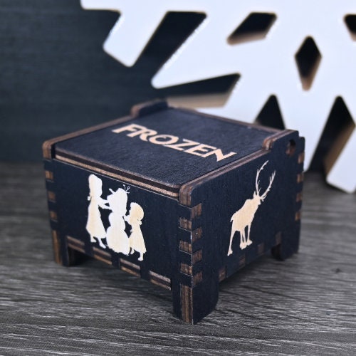 Load image into Gallery viewer, The box&#39;s charming design and ethereal melody make it the perfect keepsake for any Frozen enthusiast.
