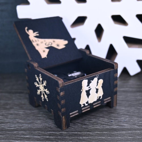 Load image into Gallery viewer, The box&#39;s charming design and ethereal melody make it the perfect keepsake for any Frozen enthusiast.
